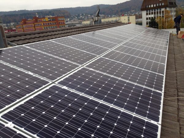 Photovoltaikanlage Montage auf Dach